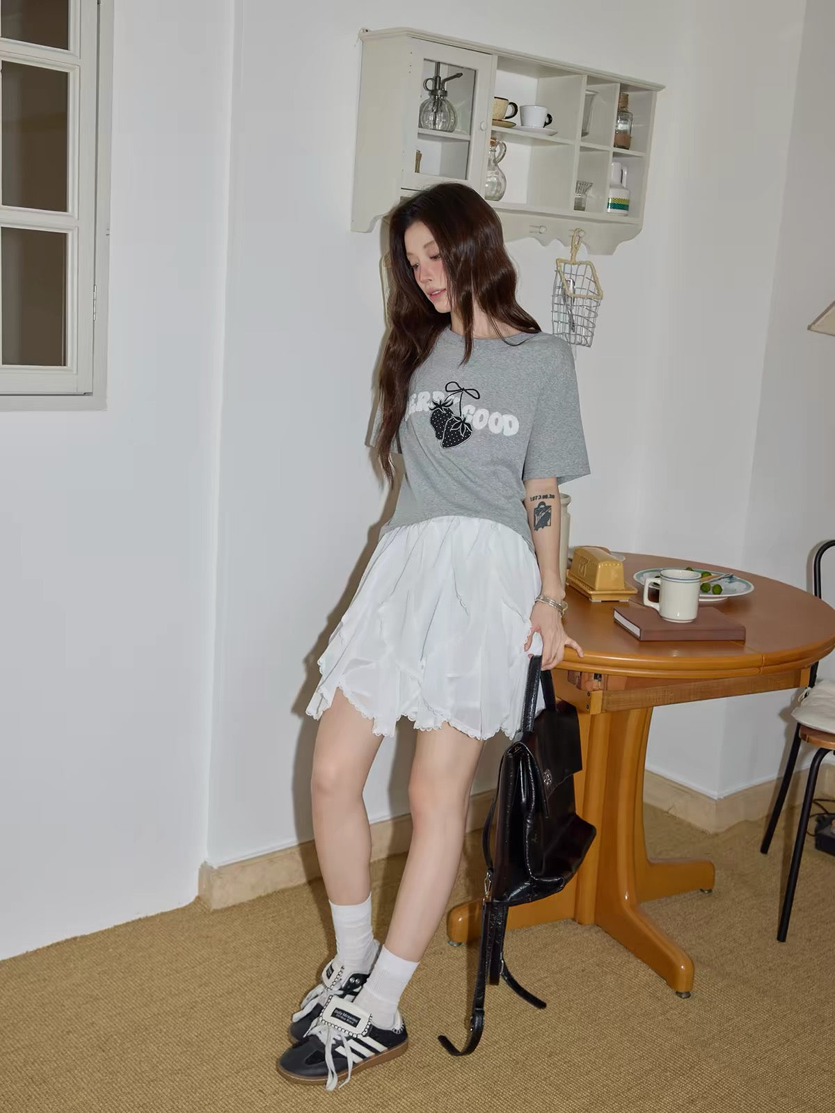 Chaochao's Grey Embroidered Short-Sleeve T-Shirt for Women – Summer Casual Loose-Fit Crew-Neck Top with a Stylish Design