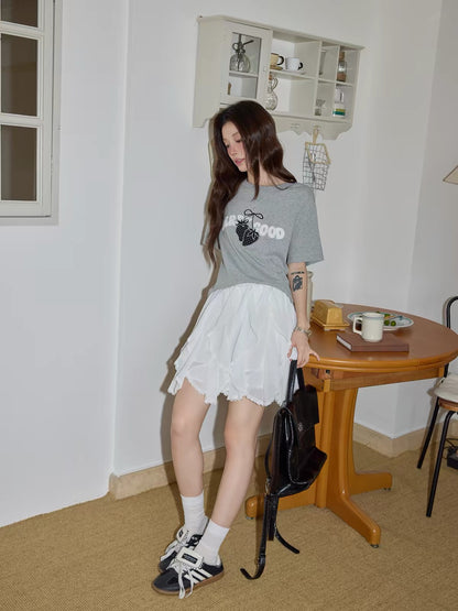 Chaochao's Grey Embroidered Short-Sleeve T-Shirt for Women – Summer Casual Loose-Fit Crew-Neck Top with a Stylish Design