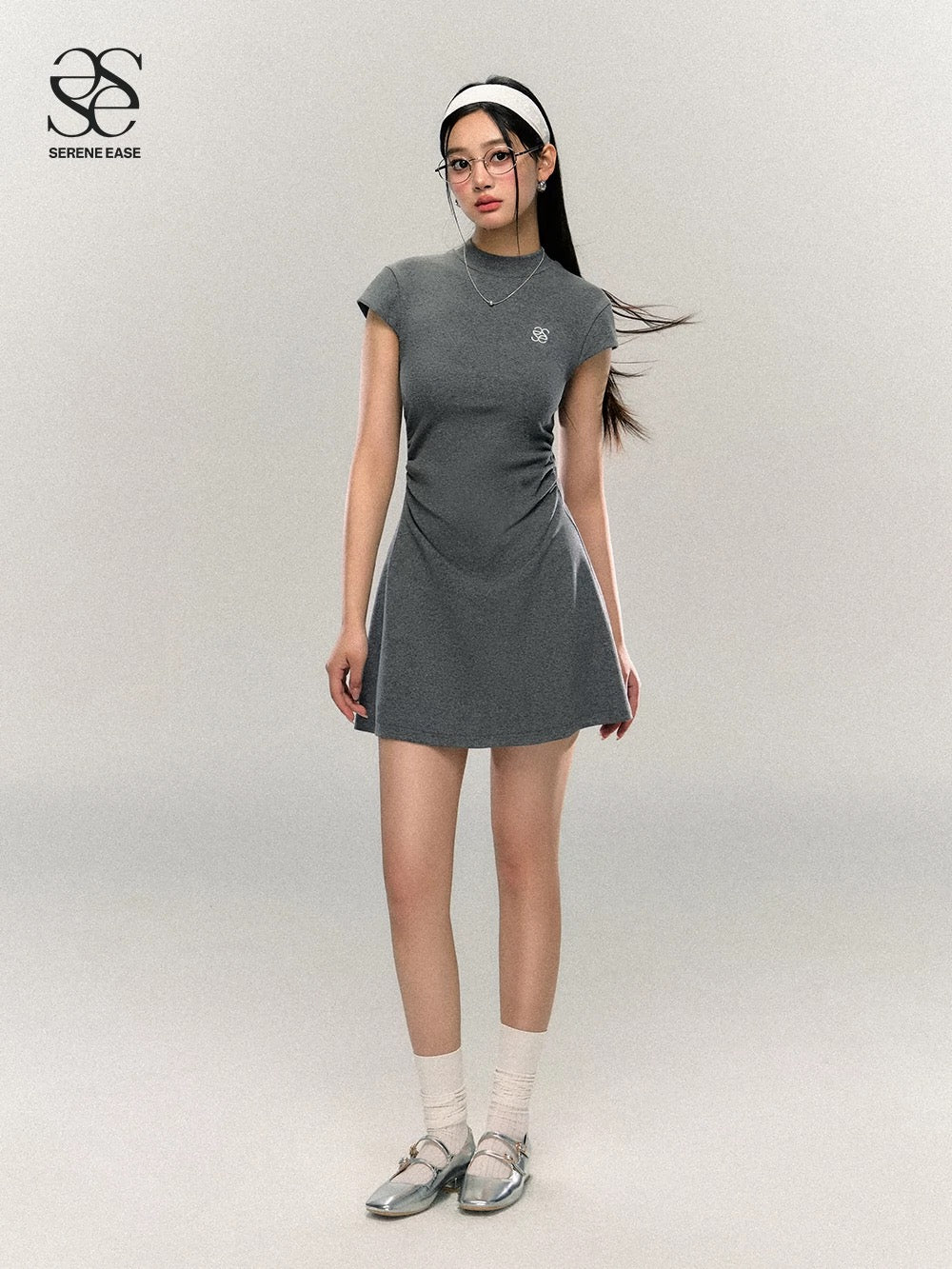 SereneEase college-style niche design half-high collar knitted logo embroidered dress with slim shoulders
