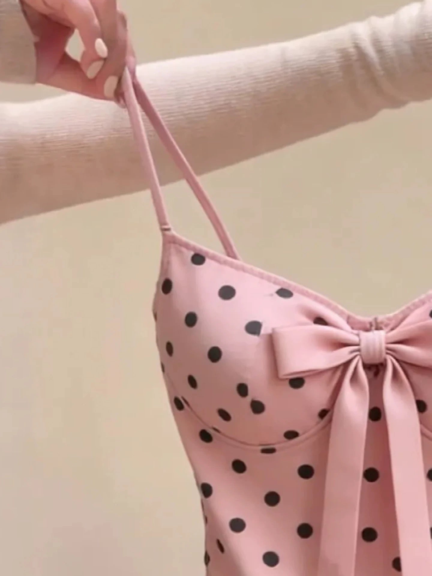 New style, sweet polka dot bow camisole, versatile sleeveless top, export style, label removed.