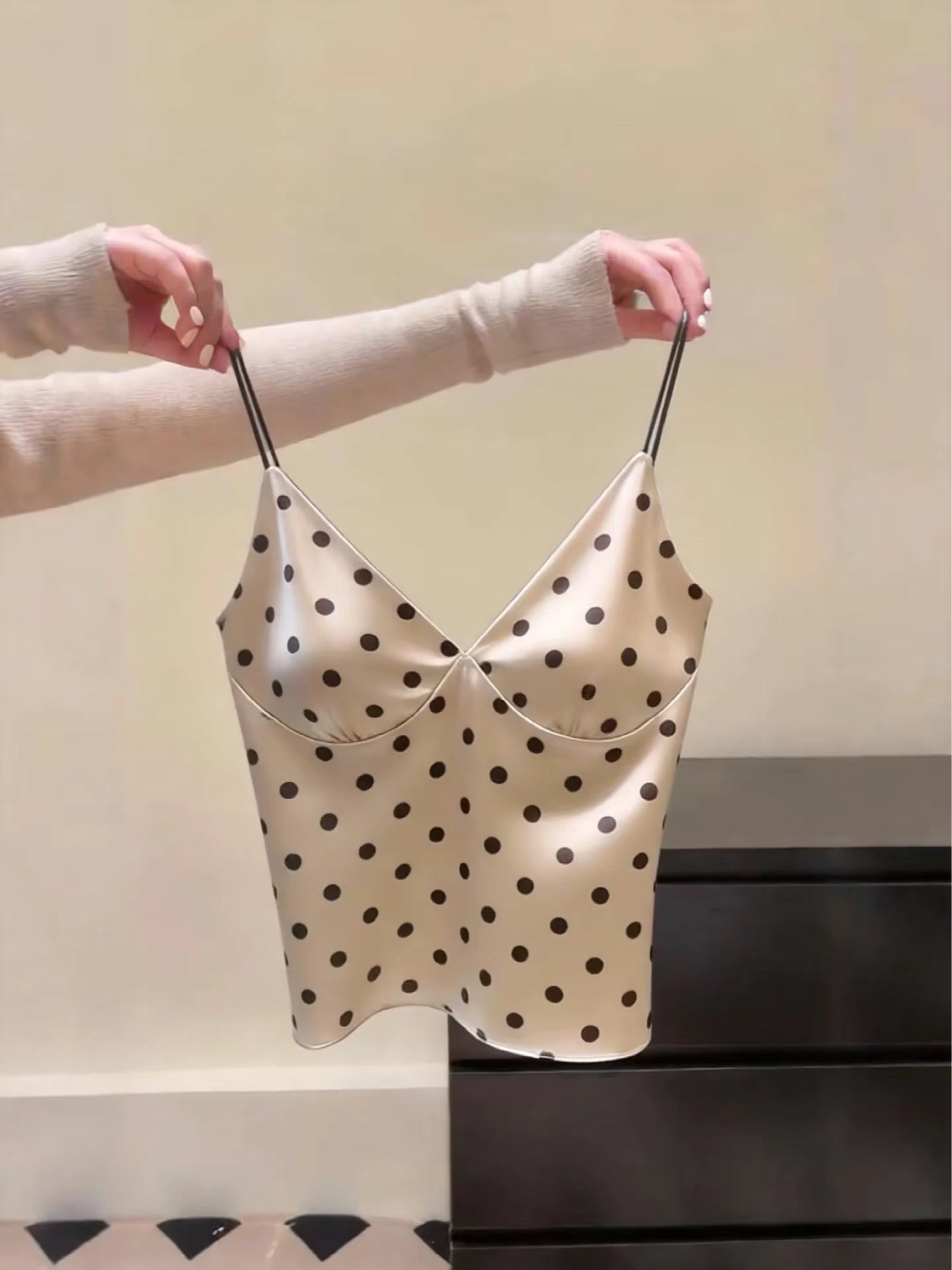 New style polka dot camisole top, export label cut, chic, youthful, and gentle.
