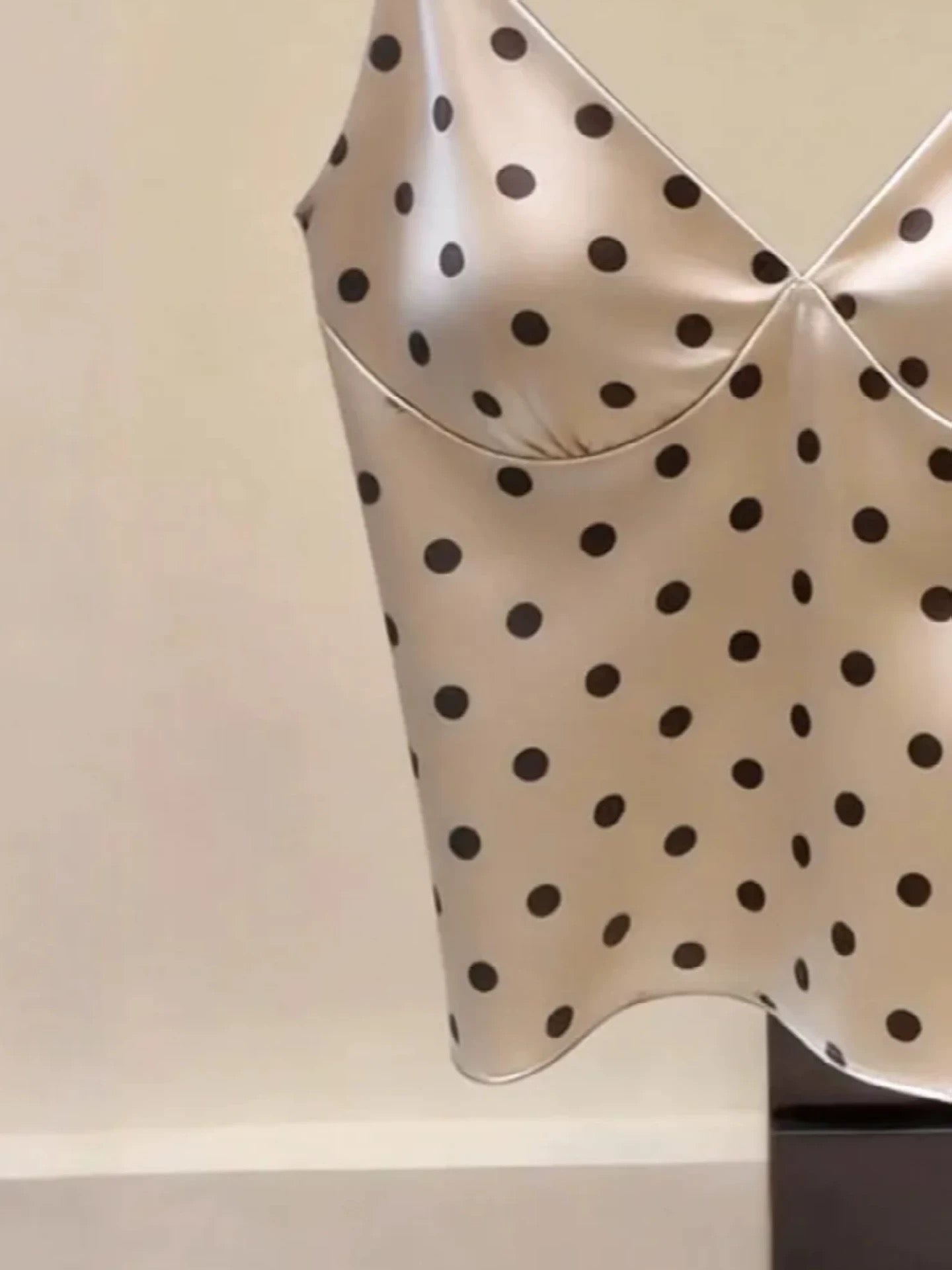 New style polka dot camisole top, export label cut, chic, youthful, and gentle.
