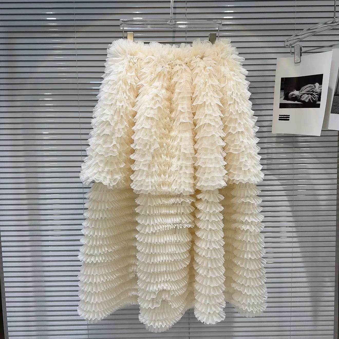 Popular online style, 2026 Spring New Arrival, Sweet and Youthful, Pleated Solid Color Mesh Mid-Length Puffy Skirt/Cake Skirt for Women