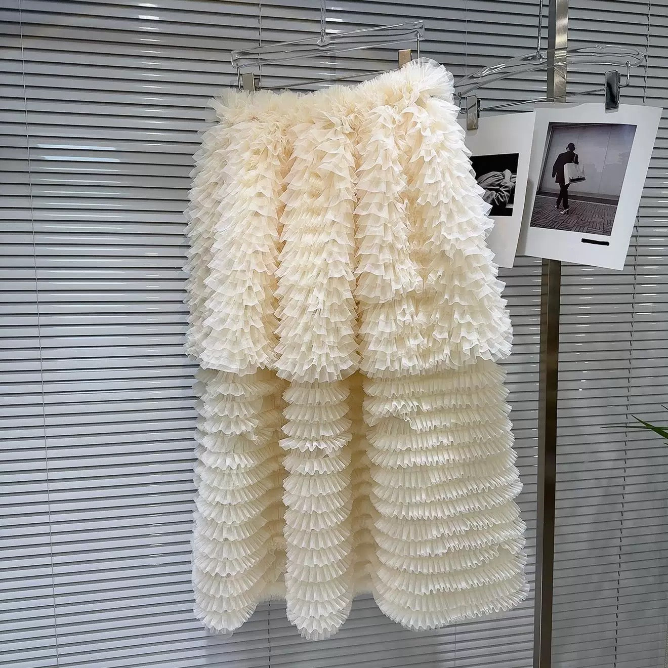 Popular online style, 2026 Spring New Arrival, Sweet and Youthful, Pleated Solid Color Mesh Mid-Length Puffy Skirt/Cake Skirt for Women