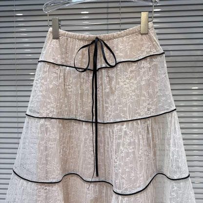 Popular online style, 2025 winter new sweet and elegant ruffled hem patchwork lace mesh midi skirt.