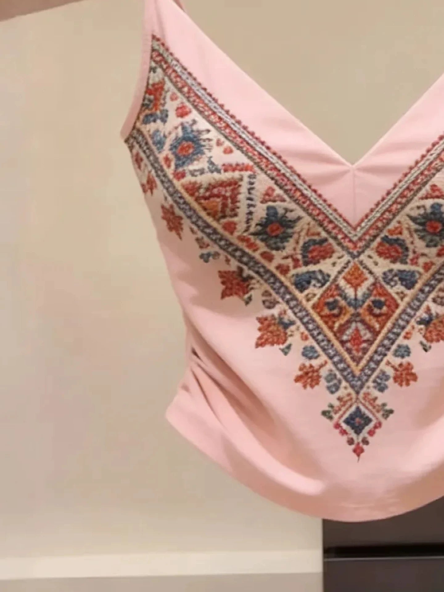 Women's export-style printed camisole top with cut labels, slim fit, sexy style, short retro look.