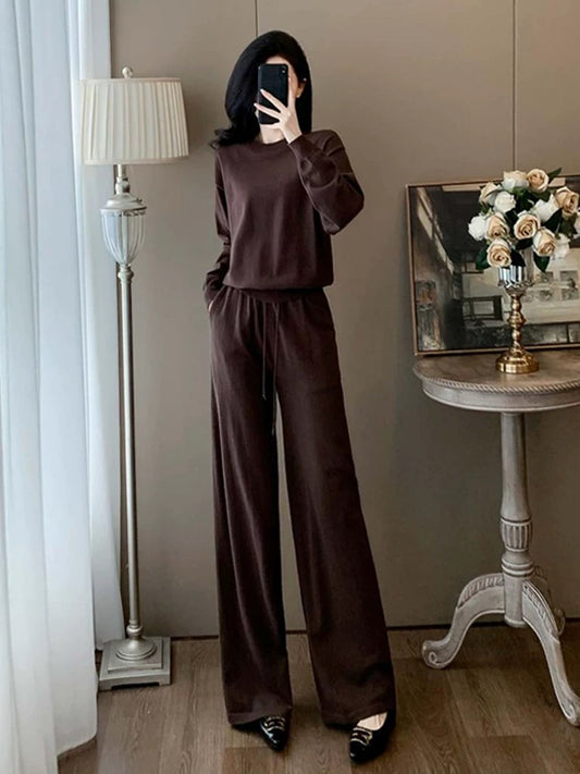 Brown sports and leisure suit for women in spring and autumn, loose and fashionable, age-reducing knitted top, wide-leg pants, two-piece set