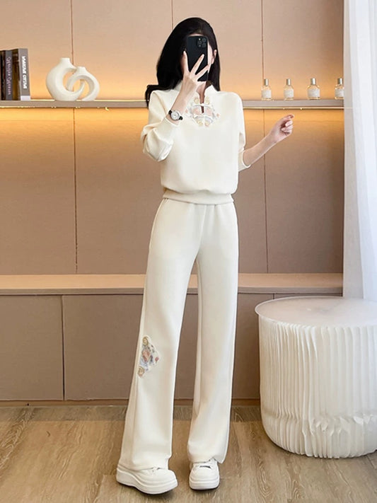 New Chinese-style outfit for early autumn, a complete set of casual, fashionable, foreign-style, national-style embroidered sweatshirt, wide-leg pants, two-piece suit for women
