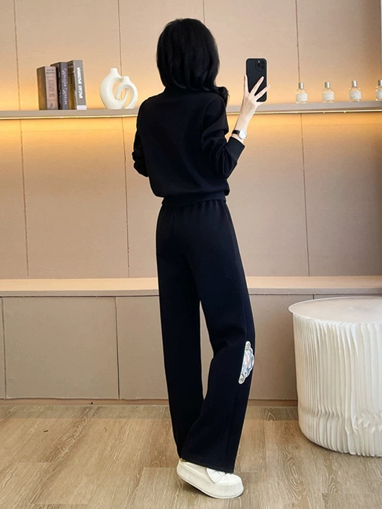 New Chinese-style outfit for early autumn, a complete set of casual, fashionable, foreign-style, national-style embroidered sweatshirt, wide-leg pants, two-piece suit for women