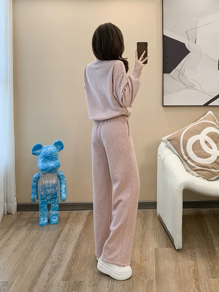 European high-end sports casual suit for women, autumn and winter fashionable temperament, velvet thickened sweatshirt, wide-leg pants two-piece set