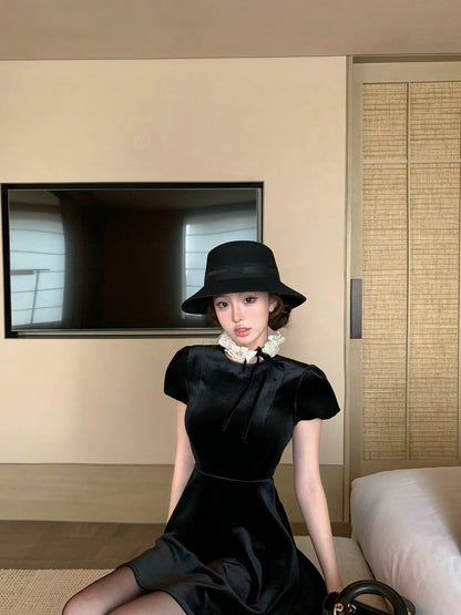 OYFF Fanfan is here! [Hepburn Girl] French-style thickened vintage lace puff sleeve velvet black dress
