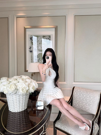 Qiauuu "Light Feather" Openwork Halter-Neck Slim-Fit Dress – Exquisite, Sophisticated Style Crafted on Imported 30-Gauge Knitting Machines