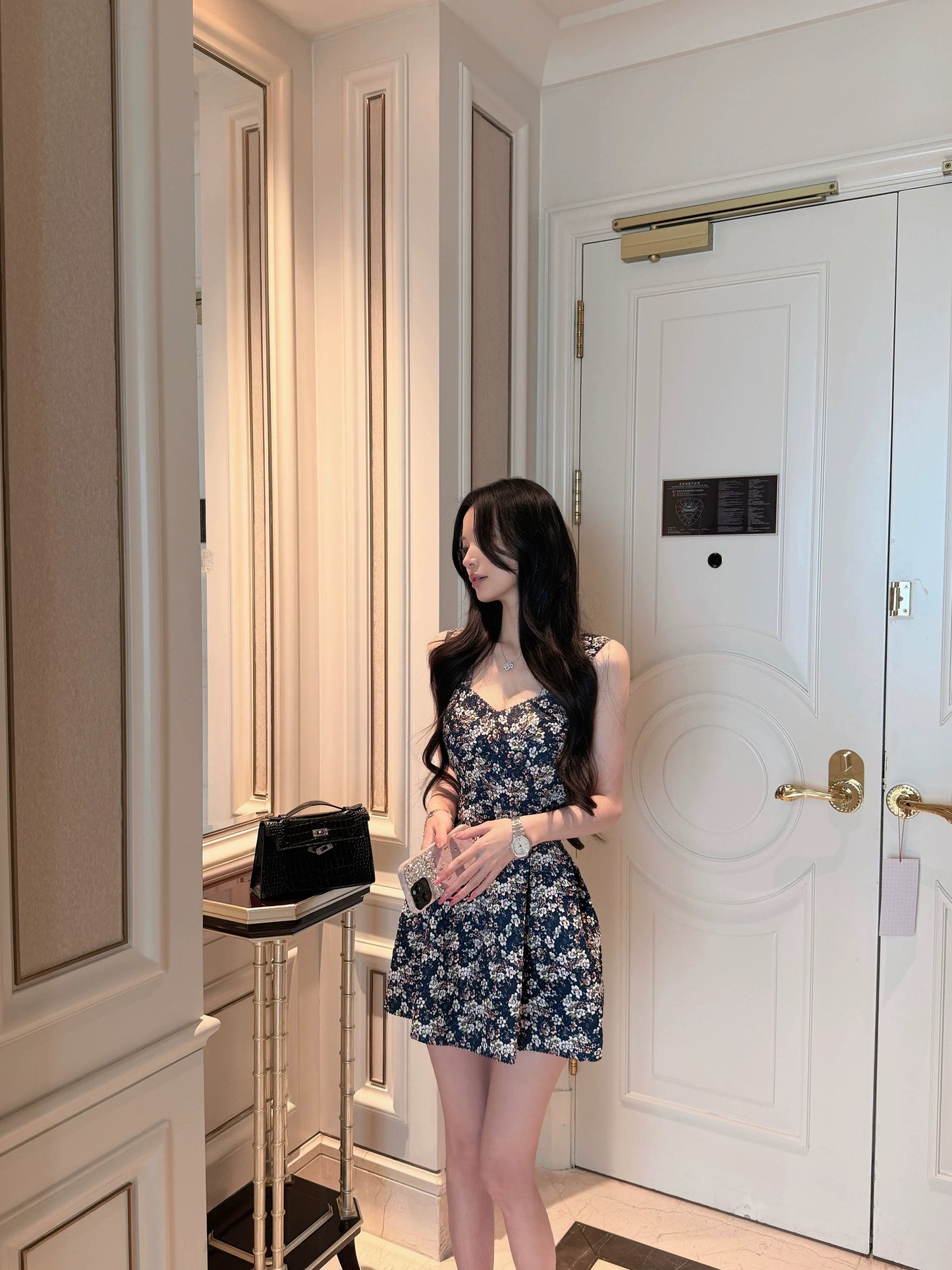 Qiauuu Floral Spaghetti-Strap Dress – Vintage-inspired, waist-cinching, and slimming; features a delicate, cool, and gentle aesthetic.