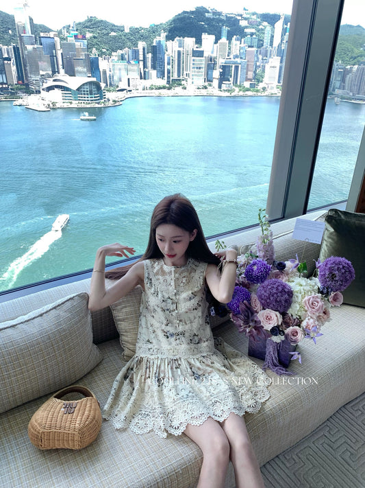 COOLLINE Lin Zixi late summer flowers heavy industry lace splicing sleeveless dress temperament pleated short skirt for women