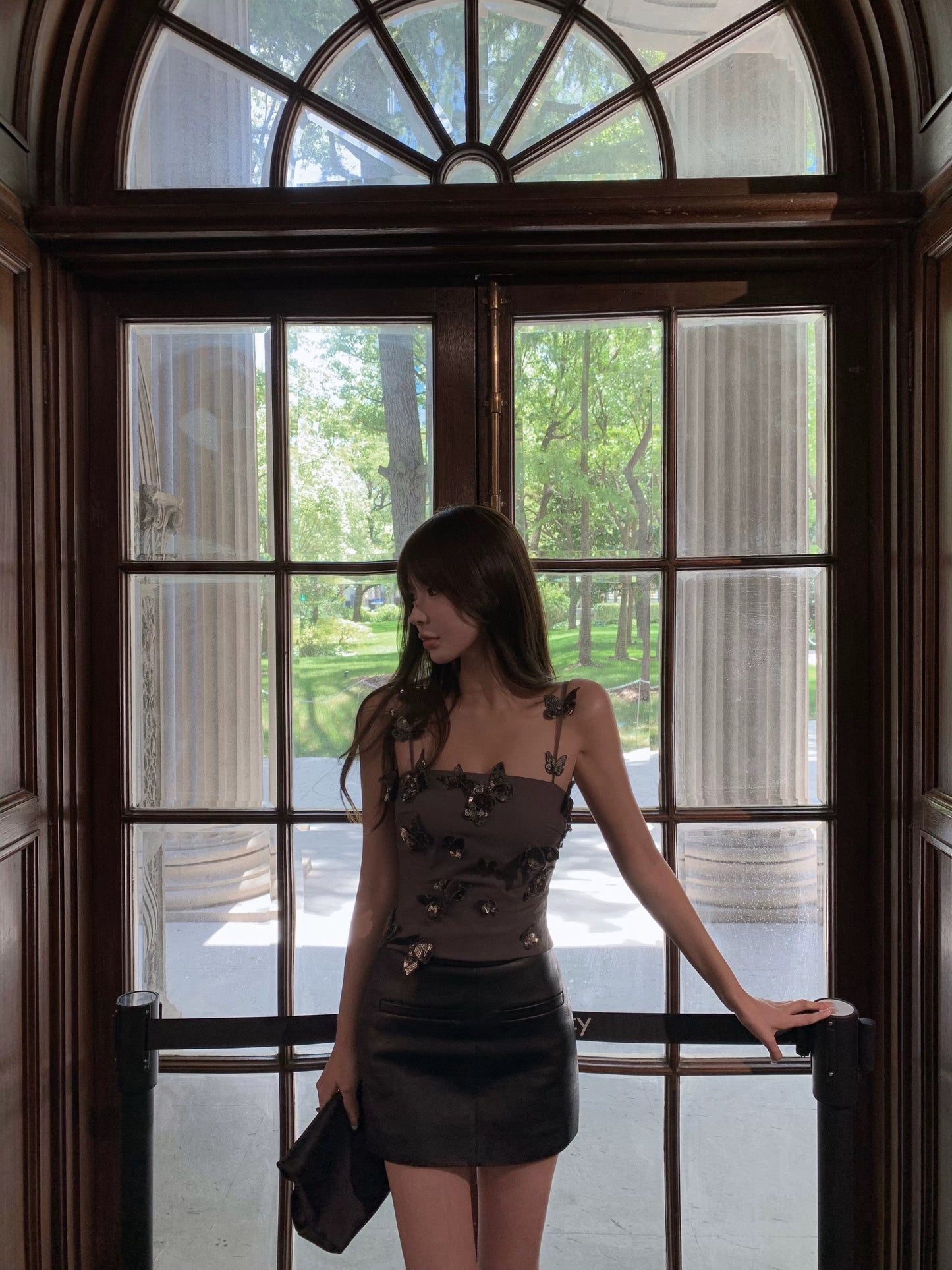 CHICYOU【Lux Series Butterfly】Gray high version exquisite sequin three-dimensional butterfly camisole for women