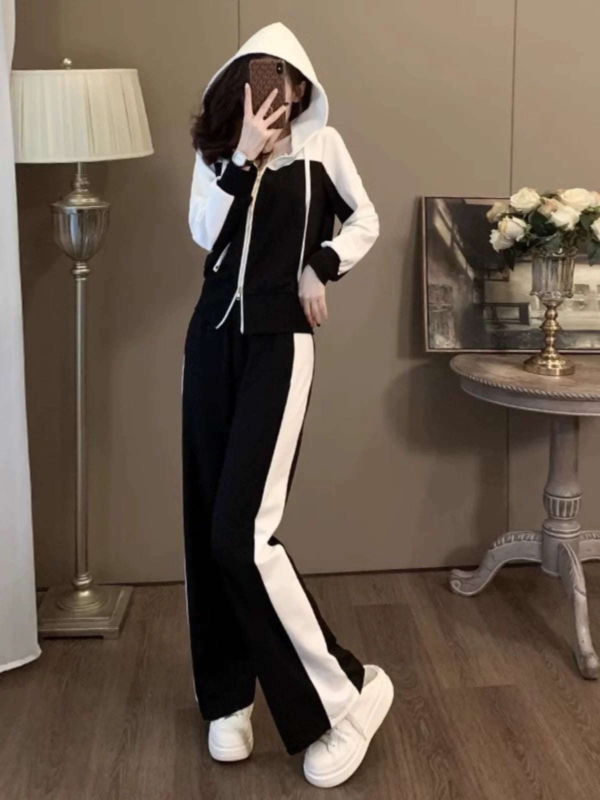 New early autumn women's suit, fashionable age-reducing stitching, black hooded jacket, top, casual sweatpants two-piece set