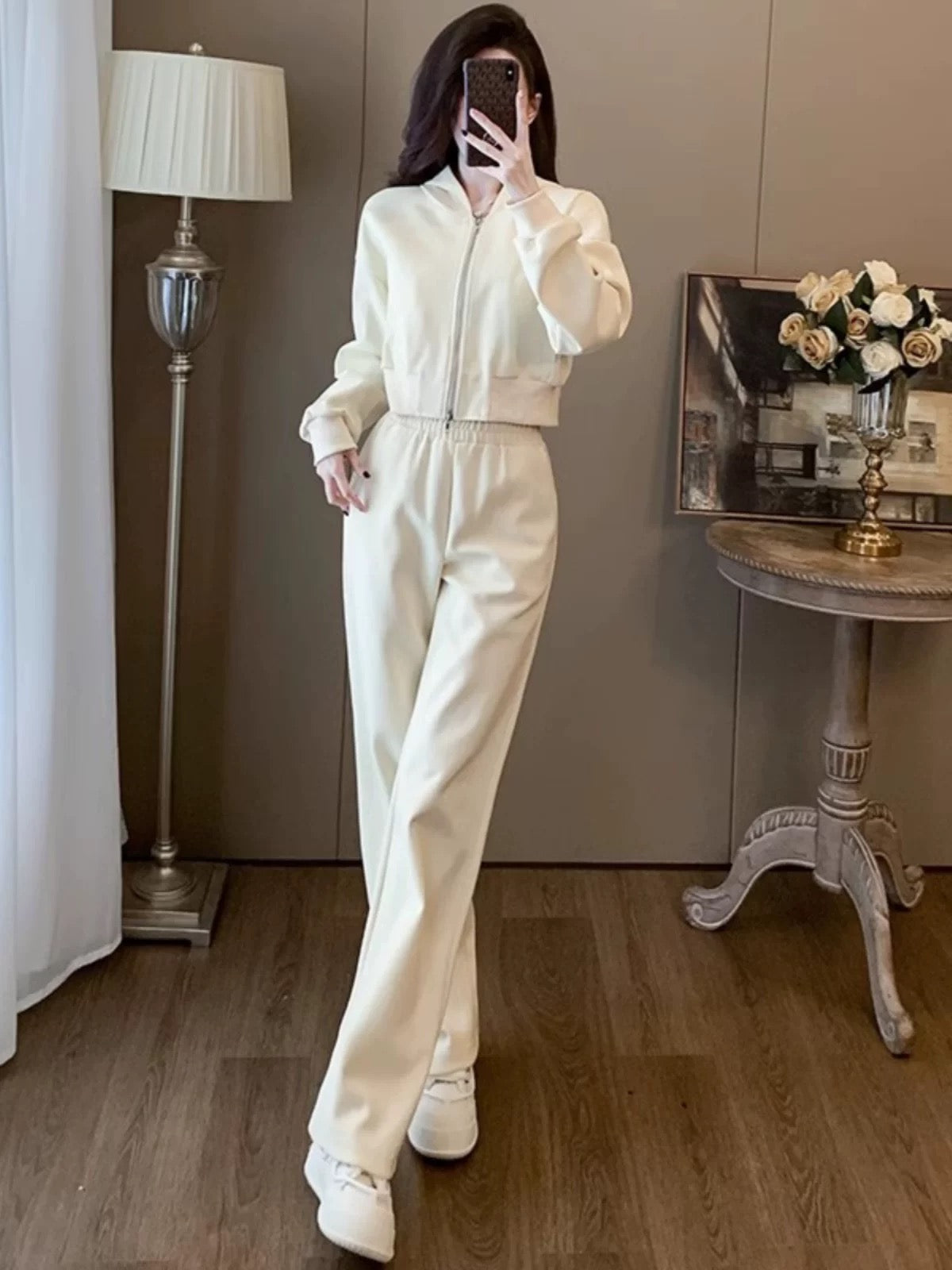 Internet celebrity same style casual sports suit for women 2024 autumn style apricot color short jacket top wide leg pants two-piece set