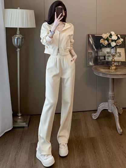 Internet celebrity same style casual sports suit for women 2024 autumn style apricot color short jacket top wide leg pants two-piece set