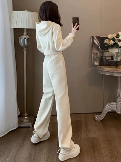 Internet celebrity same style casual sports suit for women 2024 autumn style apricot color short jacket top wide leg pants two-piece set