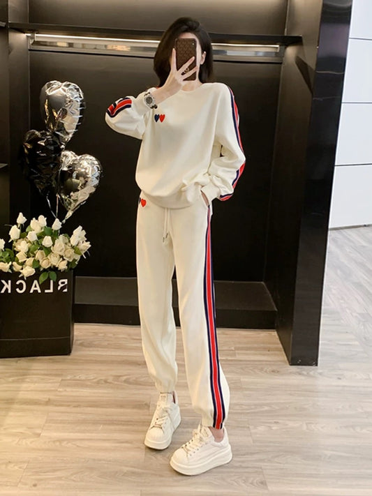 Apricot Internet celebrity street sports and leisure suit for women in spring and autumn, slimming, fashionable and age-reducing, western-style sweatshirt and sweatpants two-piece set