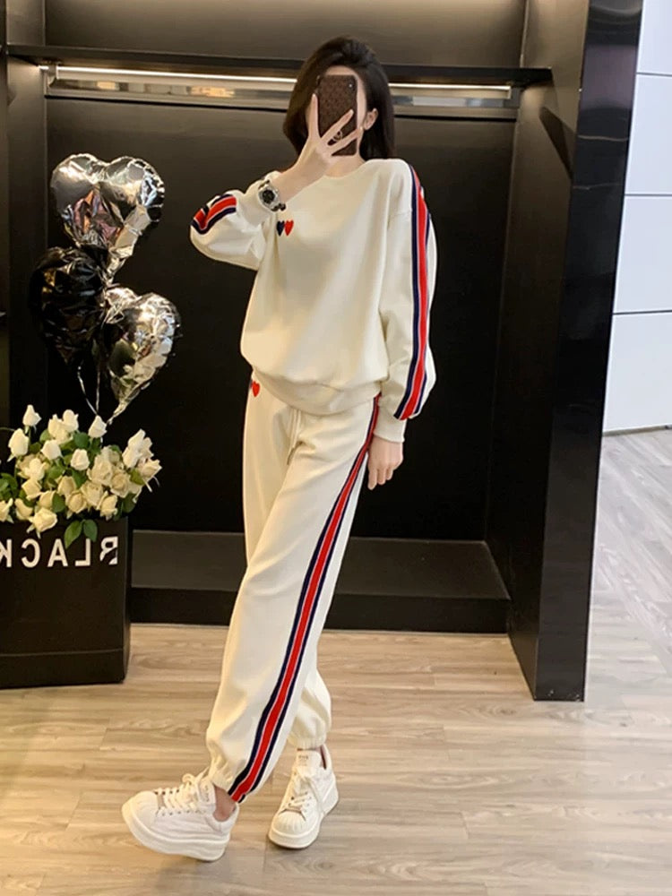 Apricot Internet celebrity street sports and leisure suit for women in spring and autumn, slimming, fashionable and age-reducing, western-style sweatshirt and sweatpants two-piece set