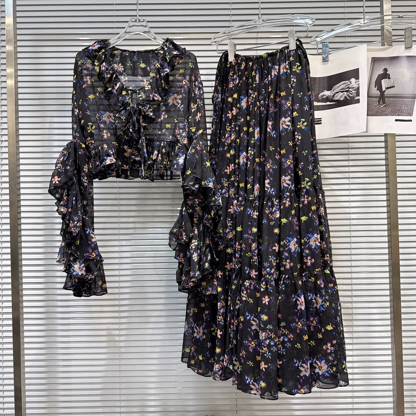 Popular online style, 2026 Spring New French-style V-neck ruffled chiffon blouse + floral chiffon maxi skirt set
