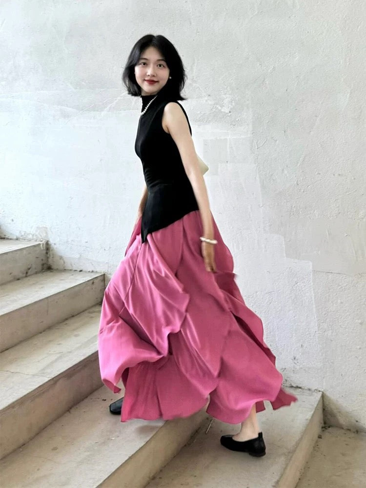 Summer wear with a complete set of light salt-colored sleeveless tops and pink ruffled irregular skirts. Two-piece suit