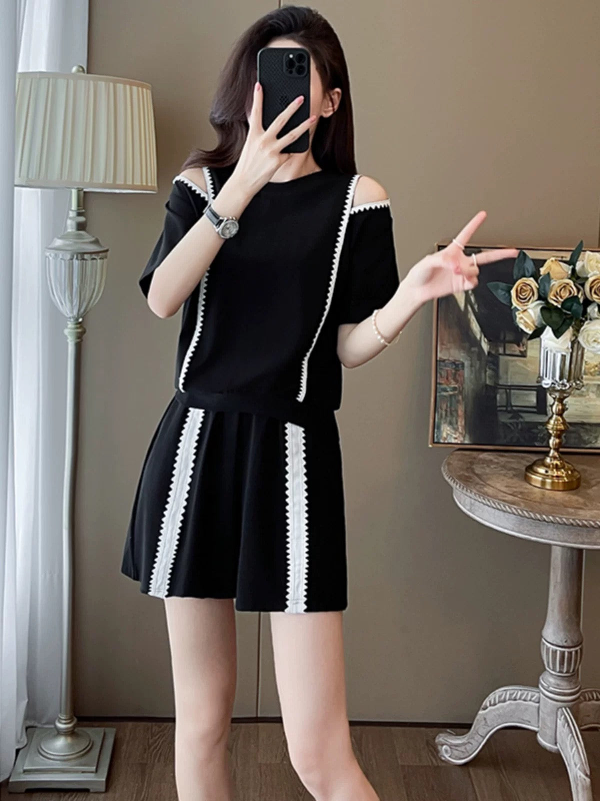 Summer new design niche leisure sports suit black off-shoulder short-sleeved top shorts two-piece suit women's clothing