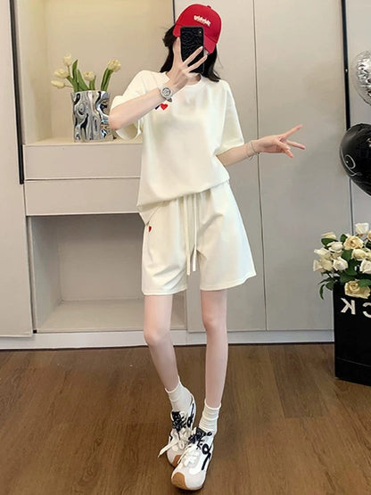 Fashionable and age-reducing casual sports suit for women 2025 summer loose and slim Korean version short-sleeved T-shirt shorts two-piece suit