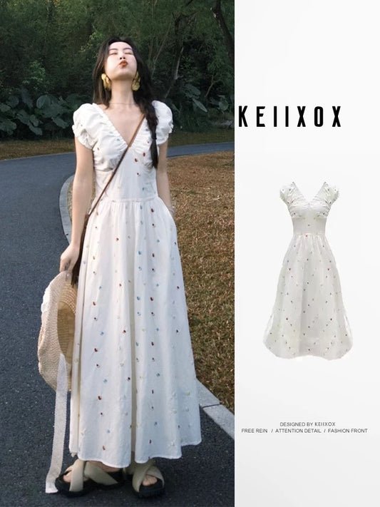 French retro puff sleeves V-neck floral dress for women in summer with sweet waist and slim temperament tea break long dress