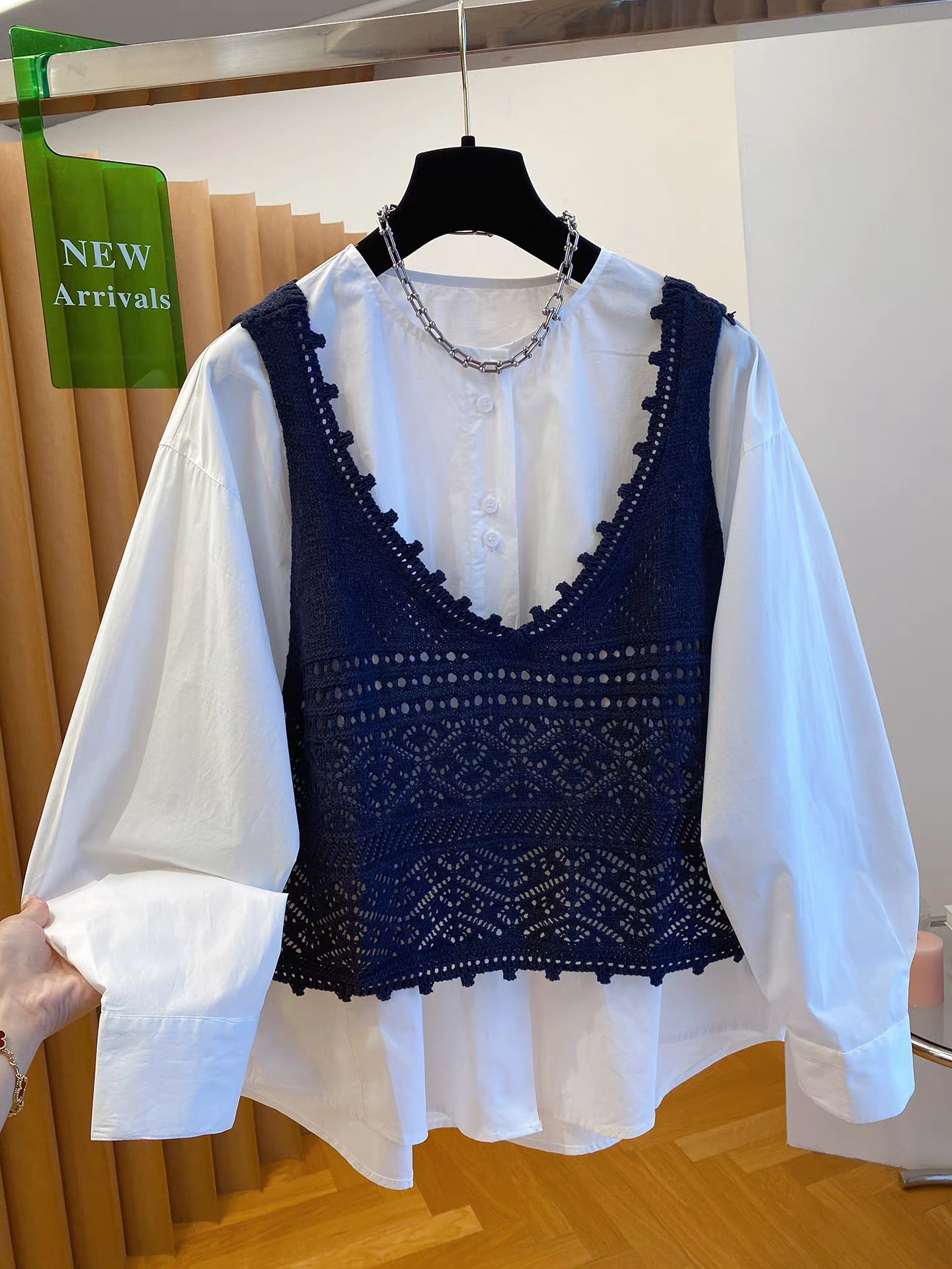 Korean style layered knitted vest shirt two-piece suit stylish age-reducing top 2025 new autumn loose super good-looking
