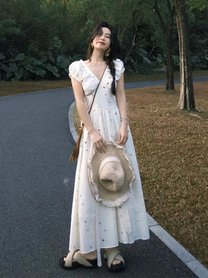 French retro puff sleeves V-neck floral dress for women in summer with sweet waist and slim temperament tea break long dress