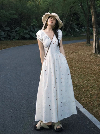 French retro puff sleeves V-neck floral dress for women in summer with sweet waist and slim temperament tea break long dress