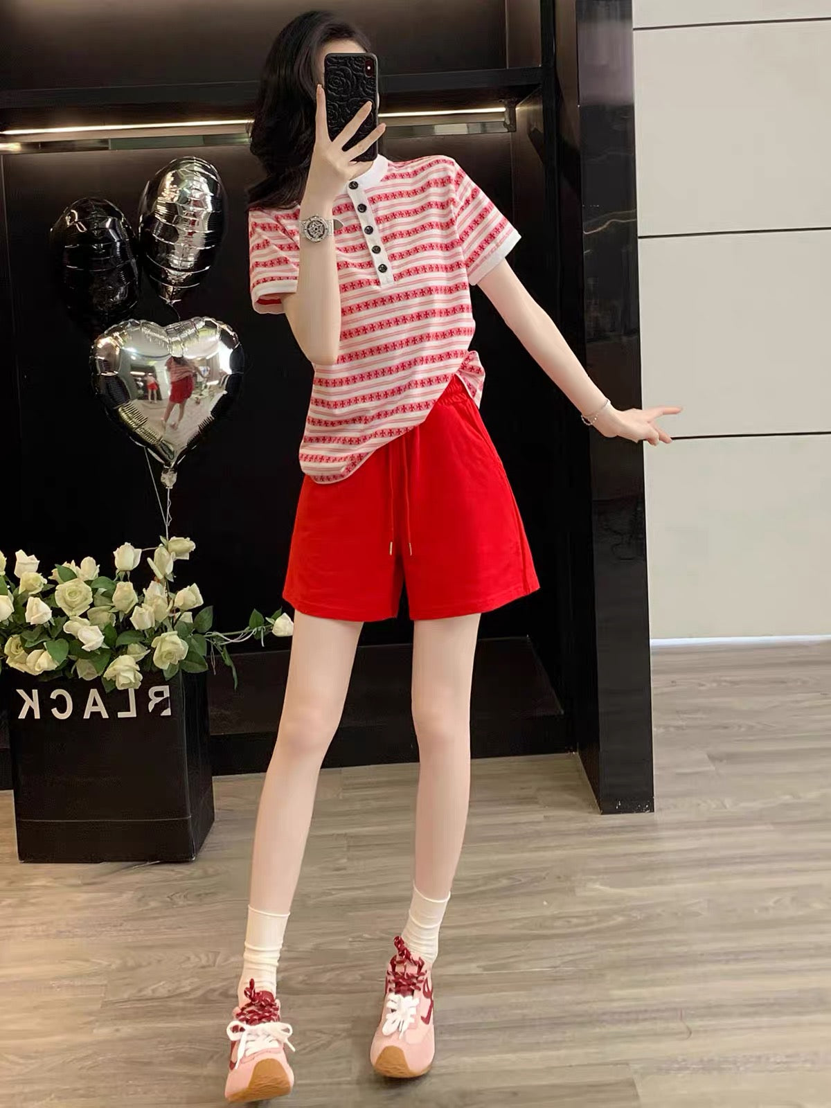 Stylish & Trendy Women's Striped Short-Sleeve Set (Summer 2026) – Casual, Loose-Fit Two-Piece Outfit with Shorts; Ideal for Running & Slimming Look