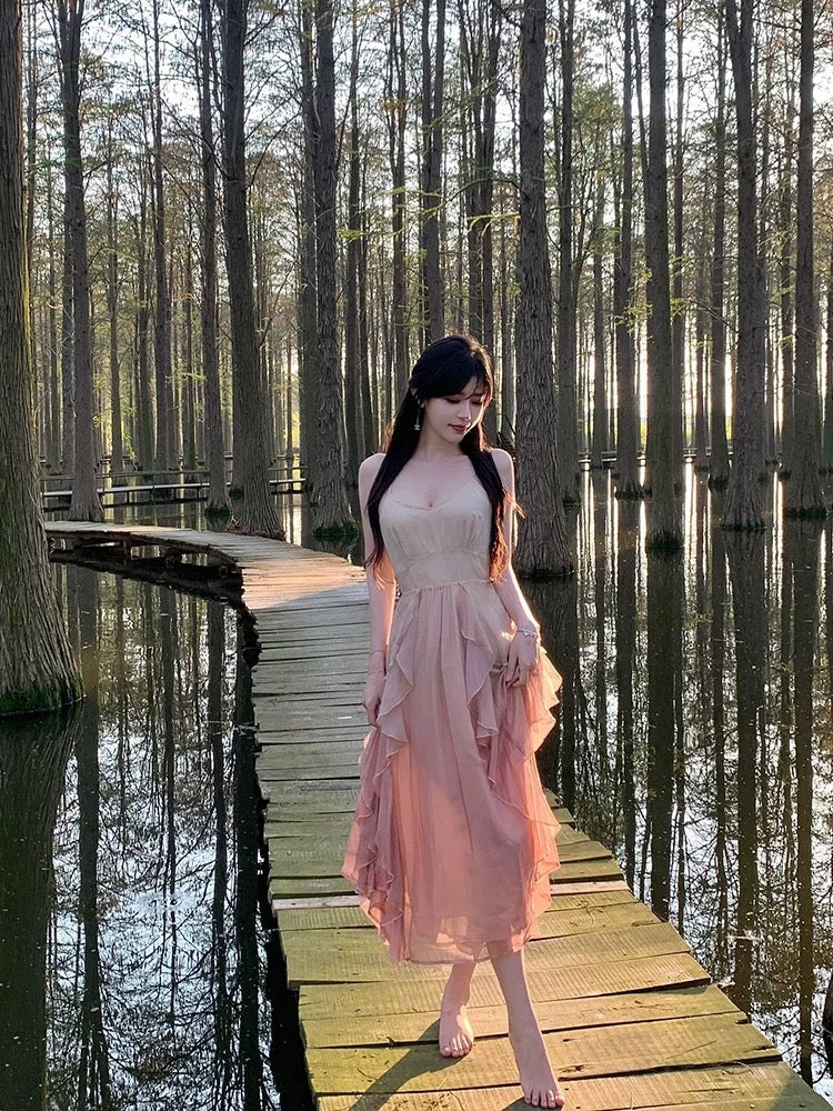 2025 summer new French holiday suspender dress small high-end gradient ruffle temperament long skirt