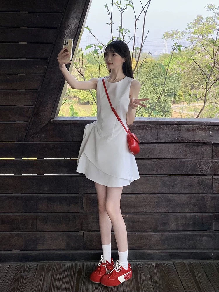 French sleeveless white vest dress for women in summer with small waist and temperament irregular sweet princess short skirt