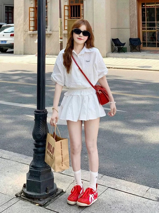 A very nice summer outfit, a complete set of sweet striped short-sleeved shirts, pleated skirts, two-piece suits