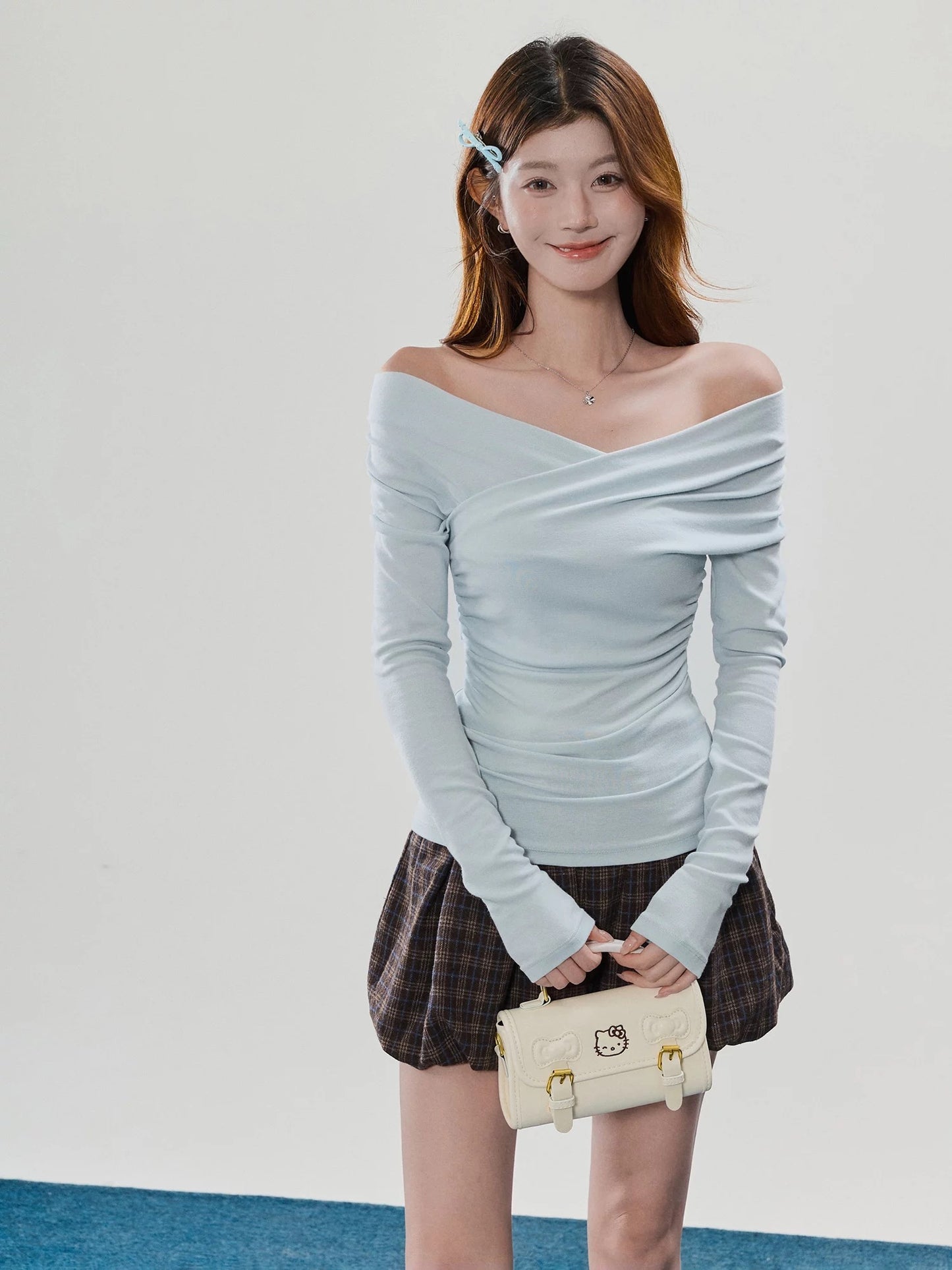 Sweety French-style off-shoulder T-shirt for women, 2025 new winter Korean style slim fit and flattering off-shoulder top.