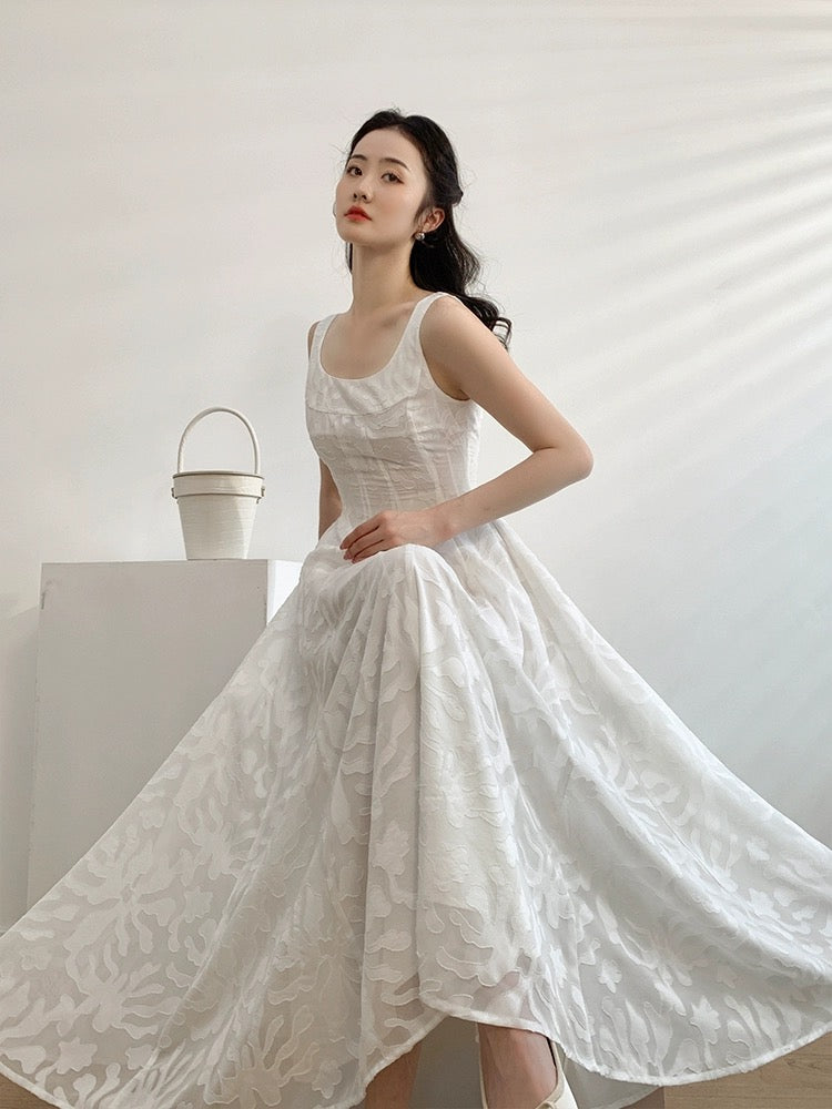 2023 Women's New A-Line French Waist Niche Design Long Skirt White Suspender Dress Slim-fitting Swing Skirt