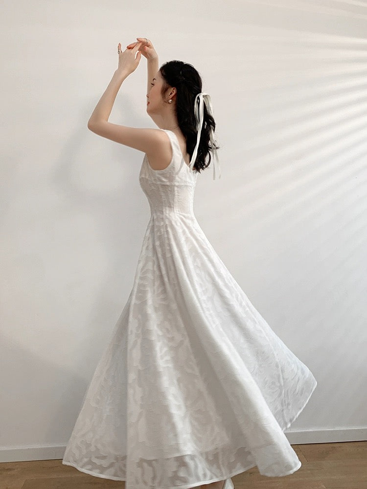 2023 Women's New A-Line French Waist Niche Design Long Skirt White Suspender Dress Slim-fitting Swing Skirt