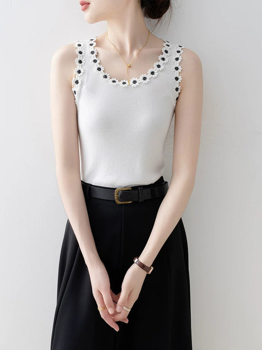 Small vest for women to wear as outerwear 2025 super hot new summer white round neck flower design knitted sleeveless top