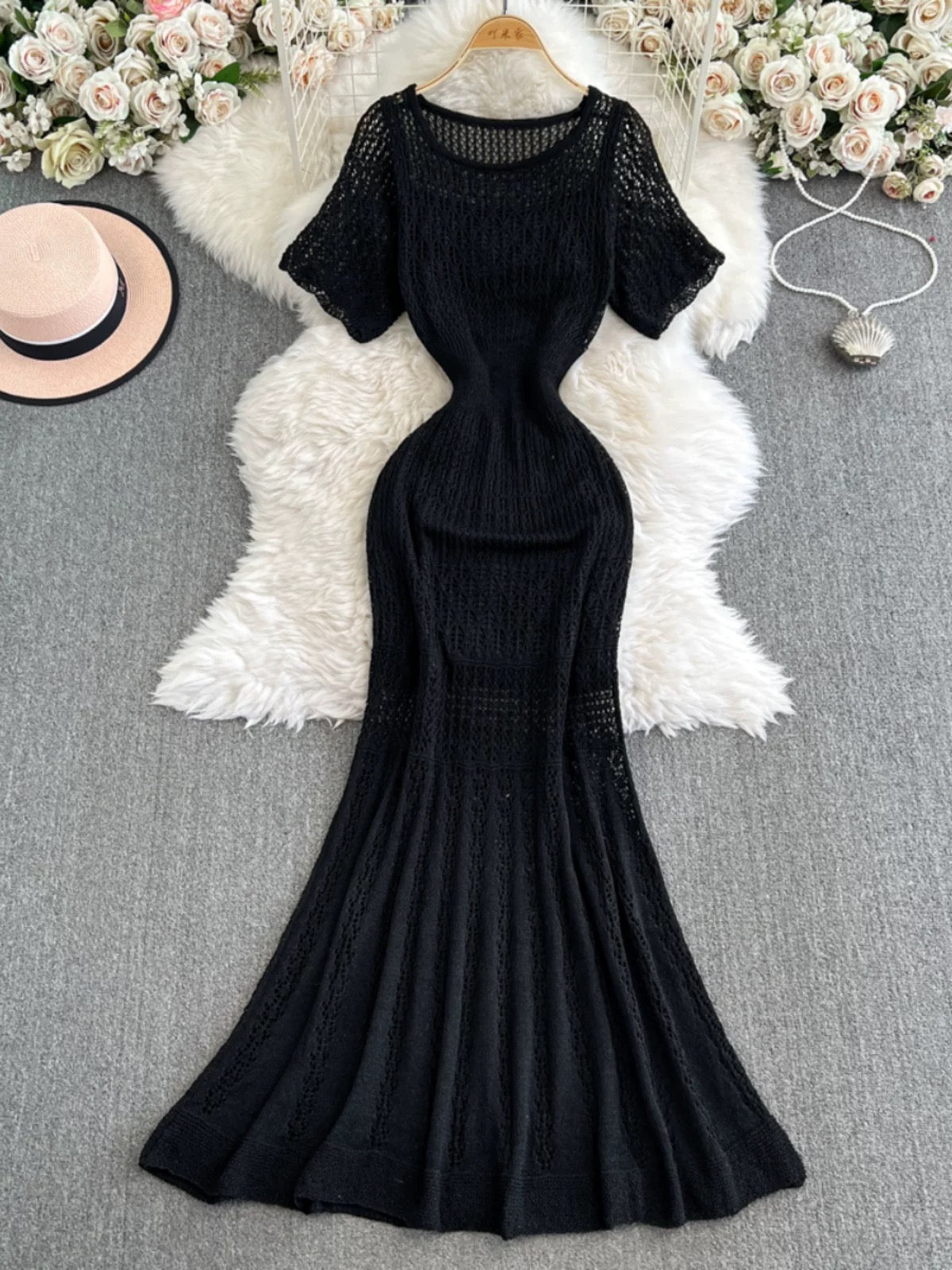 French retro-style openwork knit dress, new summer style, elegant, waist-cinching, slimming, mid-length A-line fishtail skirt.