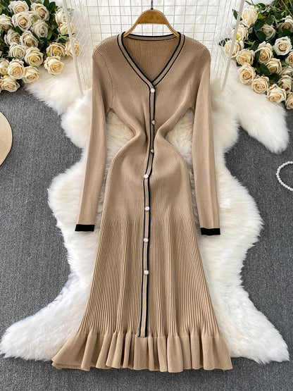 French-style elegant V-neck long-sleeved knit dress for autumn and winter, single-breasted, waist-cinching, slimming, stretchy fishtail maxi skirt