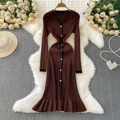 French-style elegant V-neck long-sleeved knit dress for autumn and winter, single-breasted, waist-cinching, slimming, stretchy fishtail maxi skirt