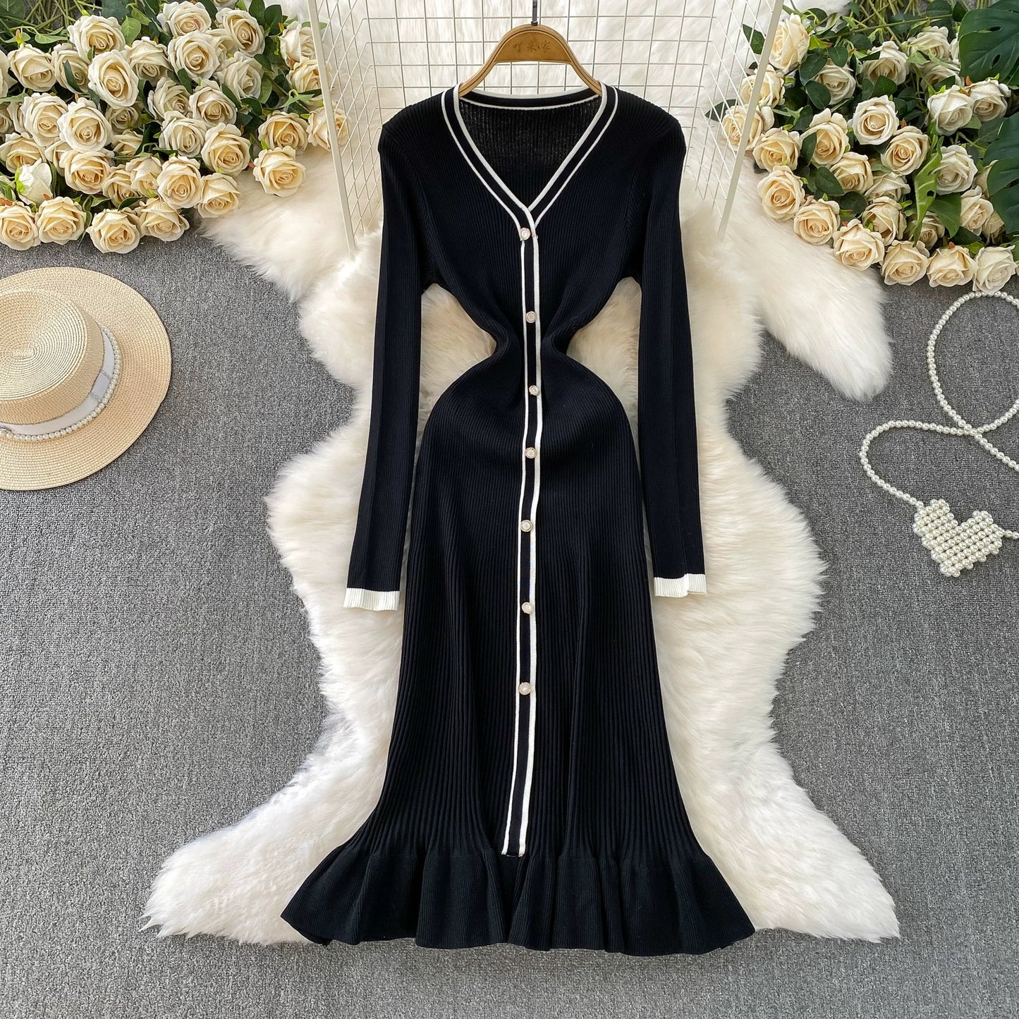French-style elegant V-neck long-sleeved knit dress for autumn and winter, single-breasted, waist-cinching, slimming, stretchy fishtail maxi skirt