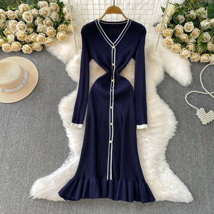 French-style elegant V-neck long-sleeved knit dress for autumn and winter, single-breasted, waist-cinching, slimming, stretchy fishtail maxi skirt