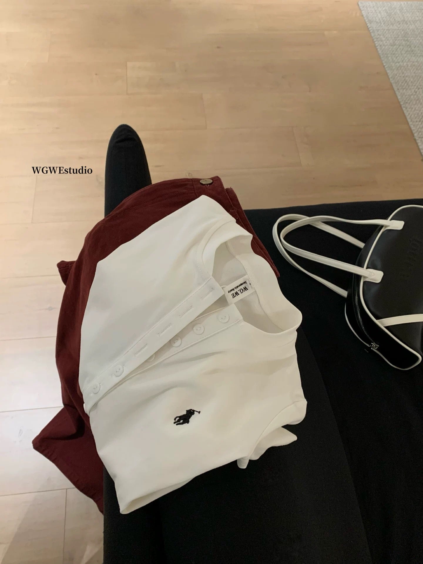 【WGWE】2025 Summer New Women's Design Button-up Small Hot Girl Embroidered Short-sleeved T-shirt Top