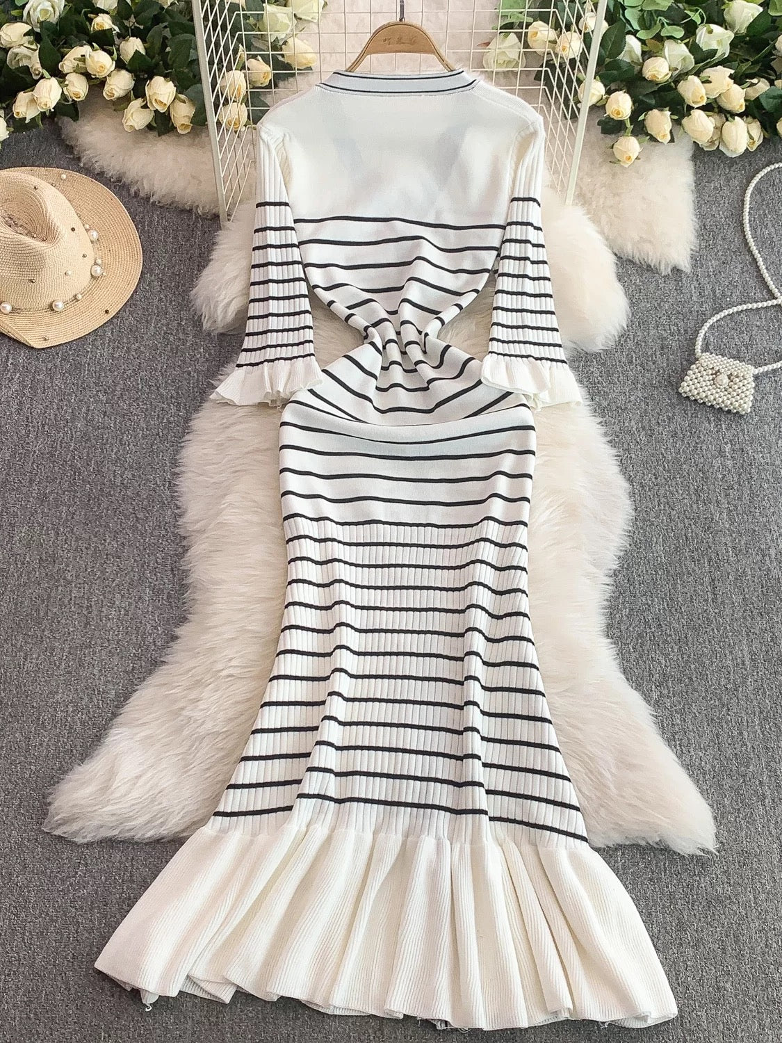 Korean style goddess-like elegant V-neck flared sleeve striped knit dress, new single-breasted fitted waist fishtail long skirt