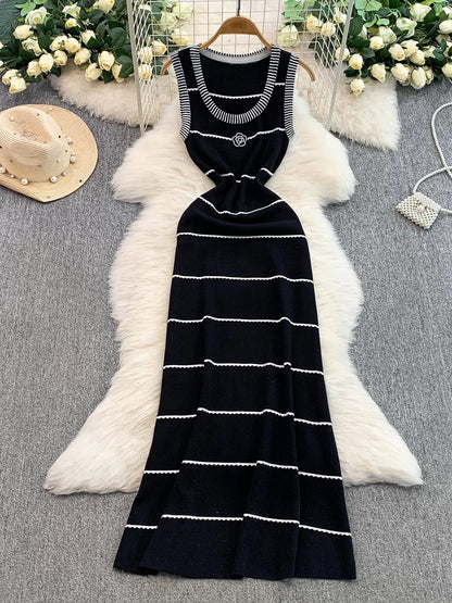Hepburn-style black camellia striped U-neck knitted vest dress for women, summer high-waisted slimming A-line base skirt