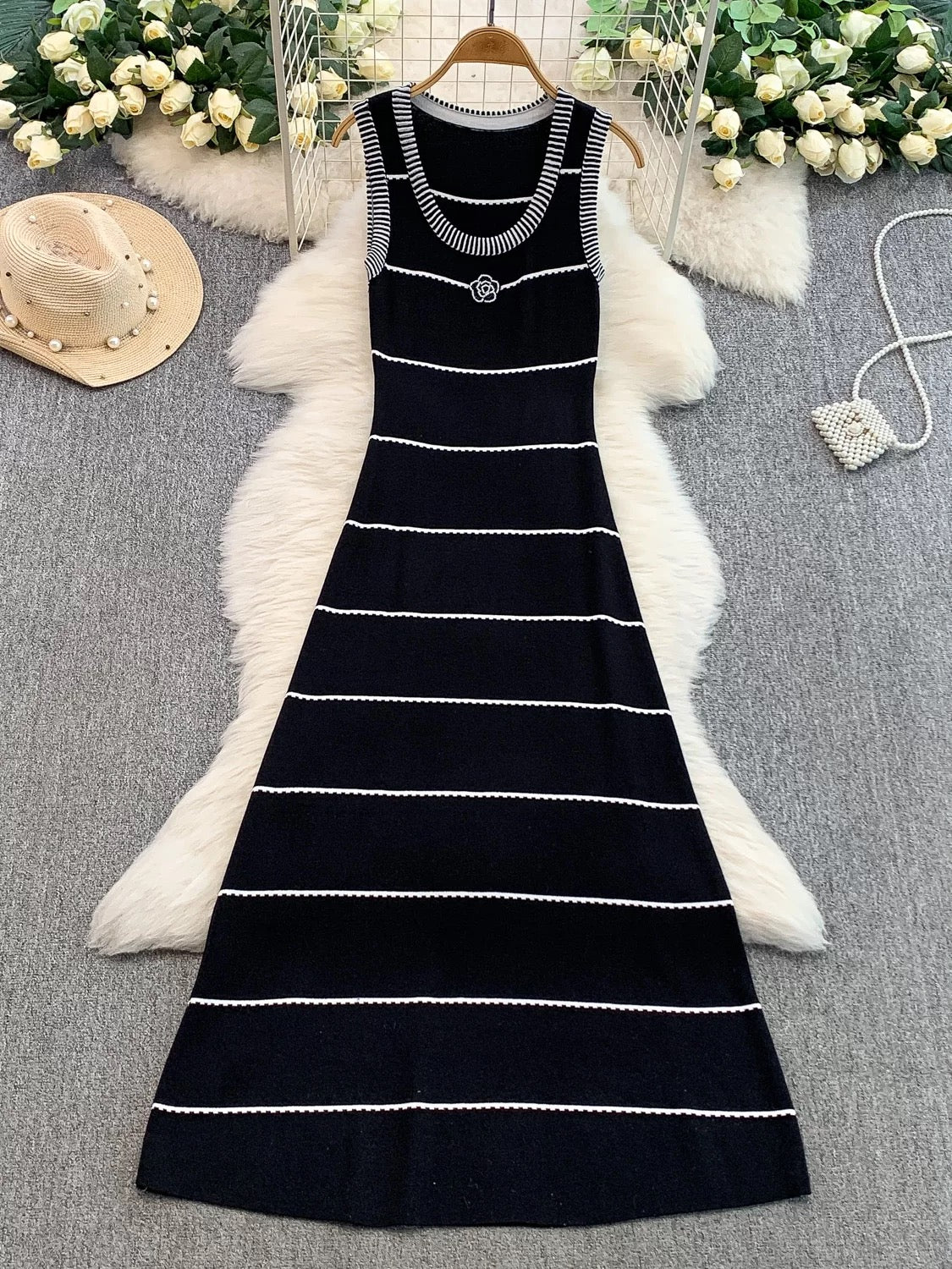 Hepburn-style black camellia striped U-neck knitted vest dress for women, summer high-waisted slimming A-line base skirt